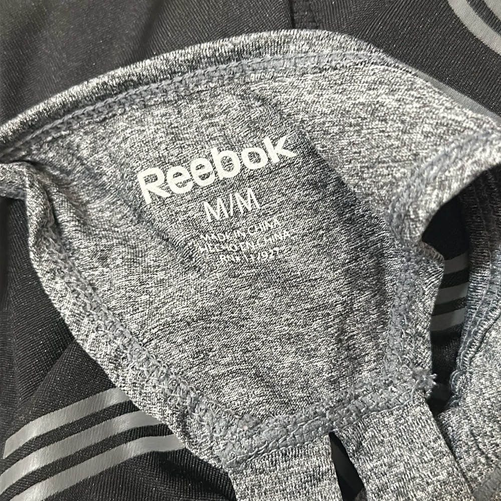 Reebok Top - Picture 6 of 6